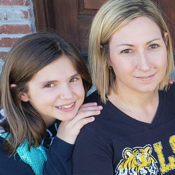 Meet your Posher, Hollie - Picture 1 of 1